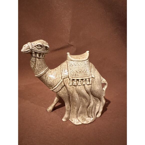 Small Ceramic Nativity Scene Set of 7 Pieces - Picture 6 of 6